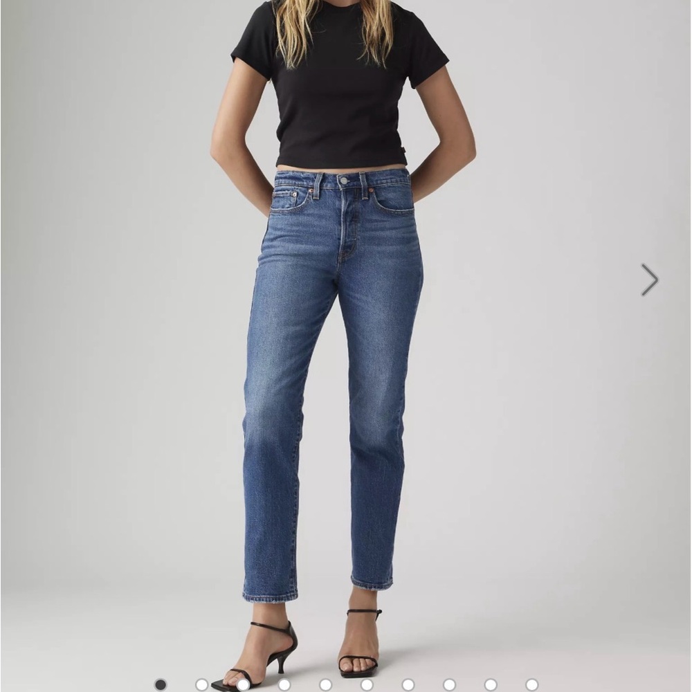 LEVI’S 🆕 NWT Premium Wedgie Straight Leg Medium Wash Jean Size 29 Elevated Basic